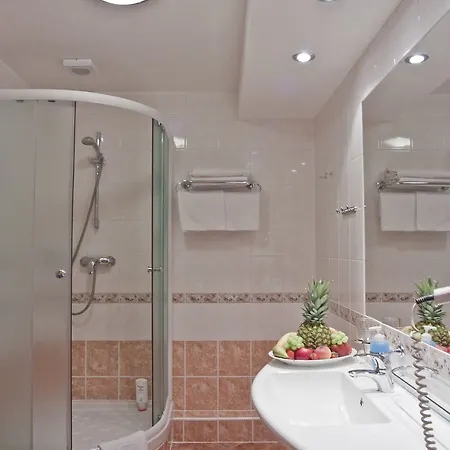 Ea Jessenius Hotel 3*