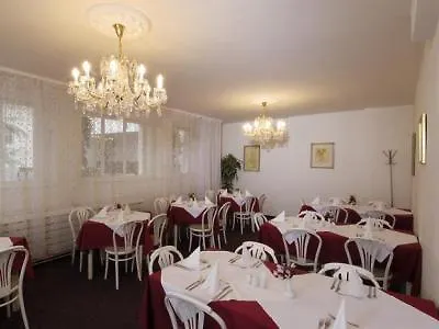 Ea Jessenius Hotel 3*